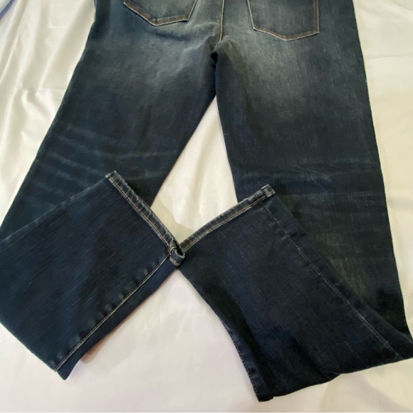 White House Black Market ,The Slim Crop sz4s  5 pocket mid rise jeans . NWT - Picture 3 of 6